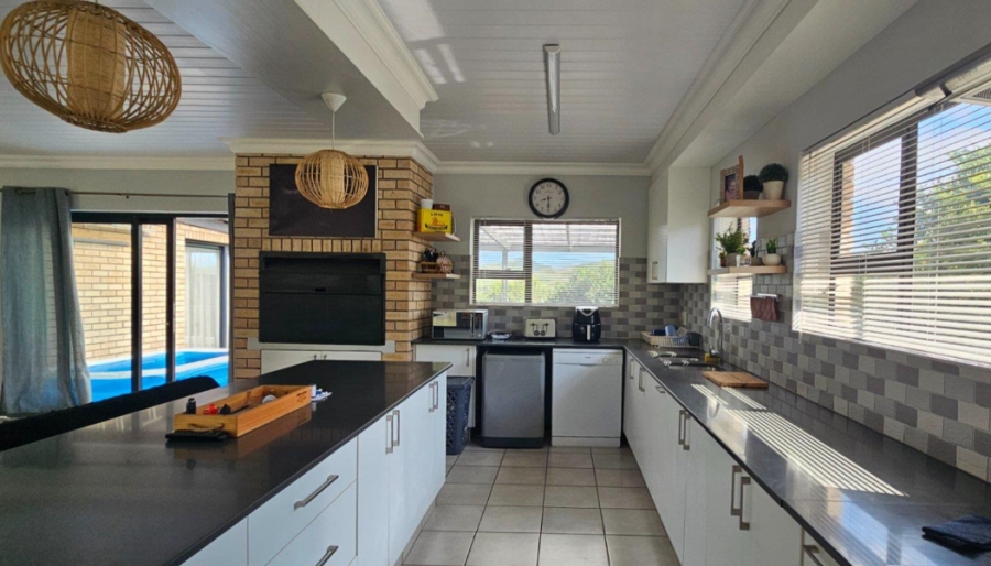 2 Bedroom Property for Sale in Fraaiuitsig Western Cape